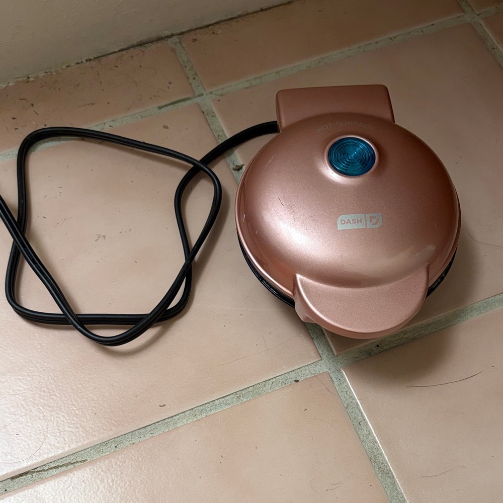 Dash Mini Griddle in Rose Gold